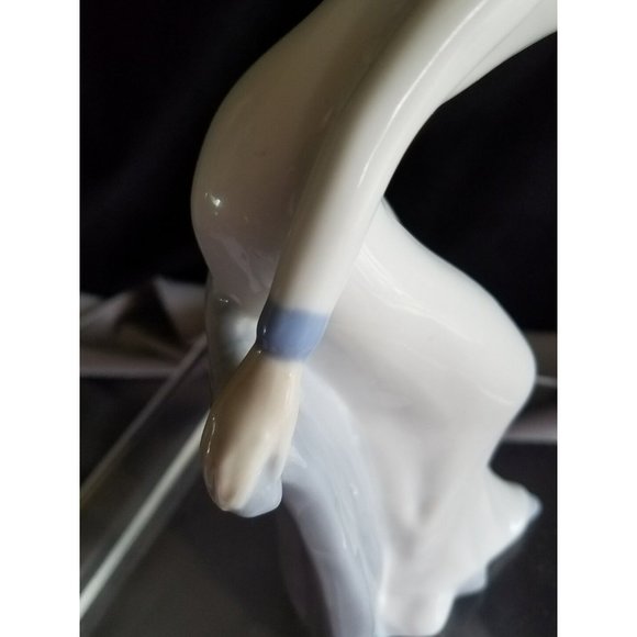 Vtg 9" Spanish Porcelain Figurine Lady leaning for a kiss marked 07.6.76 Nadal? - Picture 8 of 10